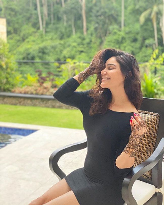 Kangna Sharma Instagram Pictures